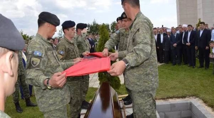 Pas vitesh në listën e të zhdukurve, sot rivarroset dëshmori Hajdar Pepaj 2 pas vitesh ne listen e te zhdukurve sot rivarroset deshmori hajdar pepaj 6a377b534fa28