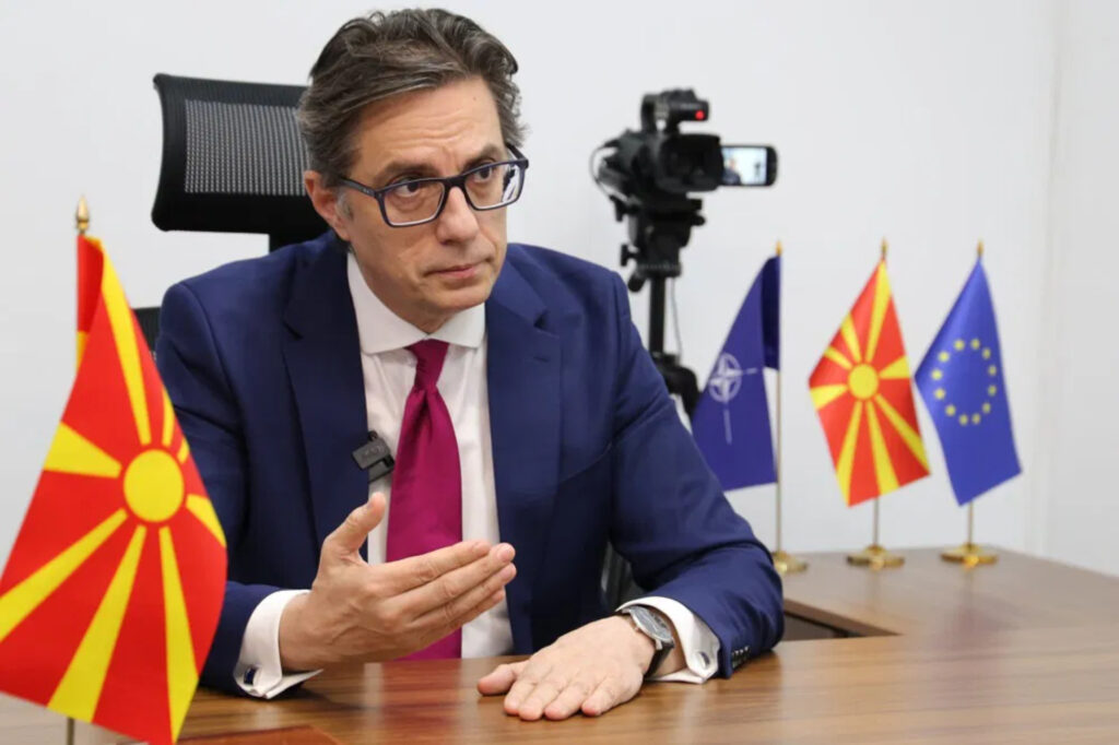 Pendarovski: Ndryshimet kushtetuese nuk janë kurth, VMRO-DPMNE manipulon për pikë politike 3 pendarovski ndryshimet kushtetuese nuk jane kurth vmro dpmne manipulon per pike politike 6a1de7ccb5313