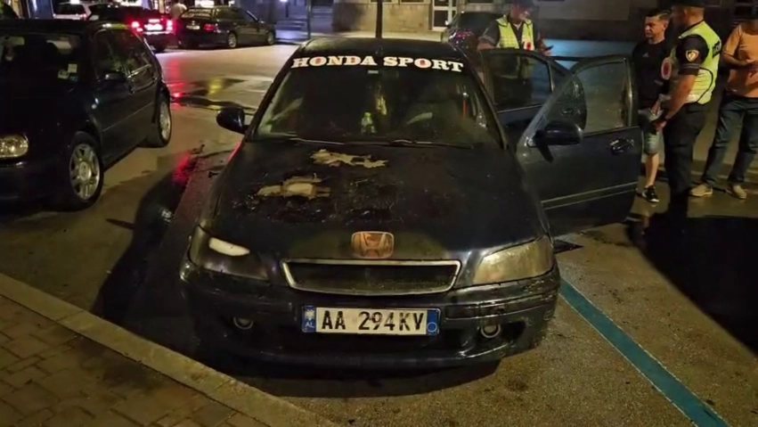 perfshihet nga flaket makina ne korce zjarrfikesja dhe policia ne vendngjarje dyshimet e para 6a419752cb9db