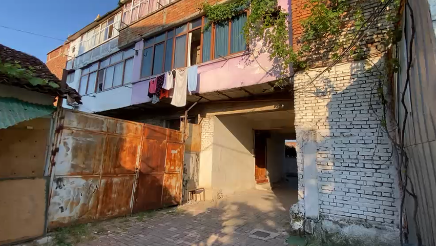 pogradec dyshohet se u godit ne koke me shkop nga burri e moshuara ne gjendje te rende 6a40b65124f3f