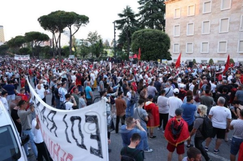 protesta e 24 te per zvernecin ne tirane 6a3affd0edf0b