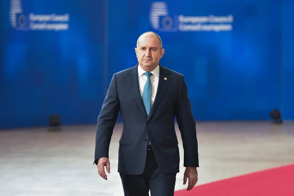 radev maqedonise se veriut i duhet vetem te perfshije bullgaret ne kushtetute per te filluar negociatat me be ne 6a232dd328459