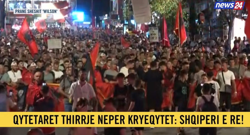 revolucion uragani i protestuesve marshim kilometrik ne tirane nuk shihet fundi shqiperi e re rama jep doreheqjen 6a2c7f4fd3fa5
