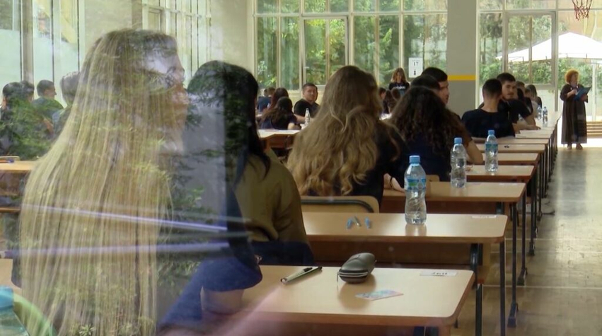 Rreth 27 mijë maturantë në Shqipëri i nënshtrohen testit të fundit të Maturës 4 rreth 27 mije maturante ne shqiperi i nenshtrohen testit te fundit te matures 6a3a3af6d05b1