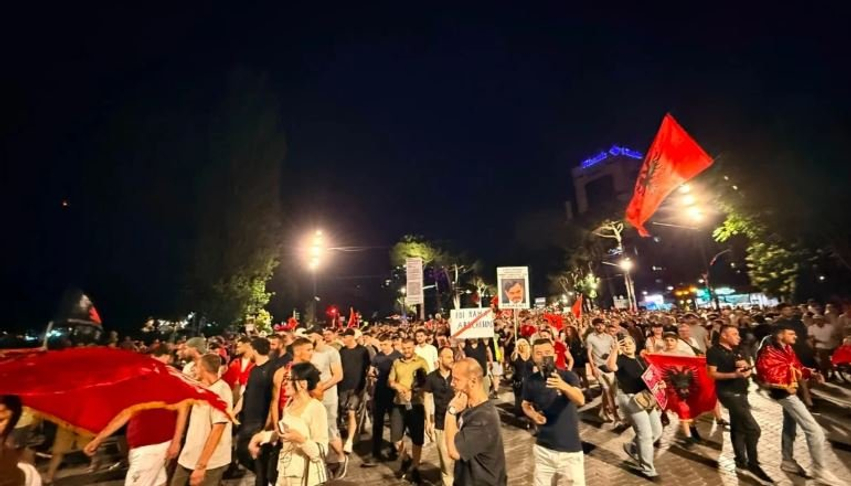 Rrugët e Tiranës ziejnë në ditën e 19-të të protestës qytetare, marshimi vijon prej rreth 4 orësh 2 rruget e tiranes ziejne ne diten e 19 te te protestes qytetare marshimi vijon prej rreth 4 oresh 6a346851ed317