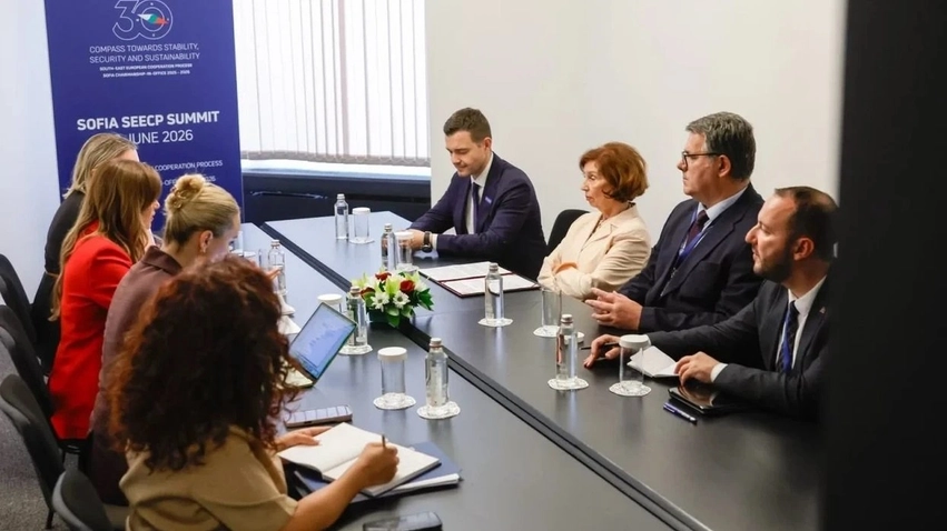 Siljanovska-Davkova: Vlerësojmë progresin e Kosovës dhe mbështesim dialogun Prishtinë-Beograd 2 siljanovska davkova vleresojme progresin e kosoves dhe mbeshtesim dialogun prishtine beograd 6a29bfb31597e