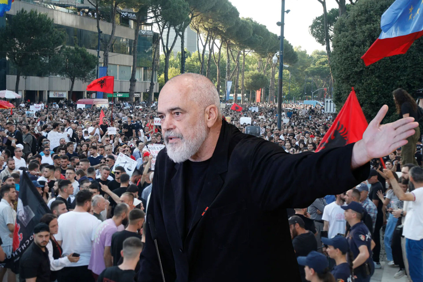  Sinqerisht nuk po dua ta besoj     Shqipëria proteston  institucionet heshtin