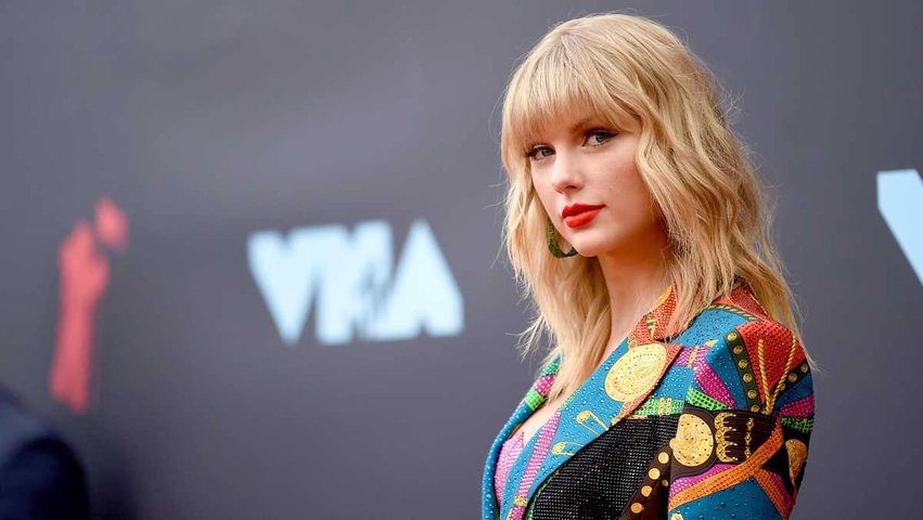 taylor swift shpallet nga forbes muzikantja me e pasur ndonjehere kalon rihanna n 6a22f1a3943c2