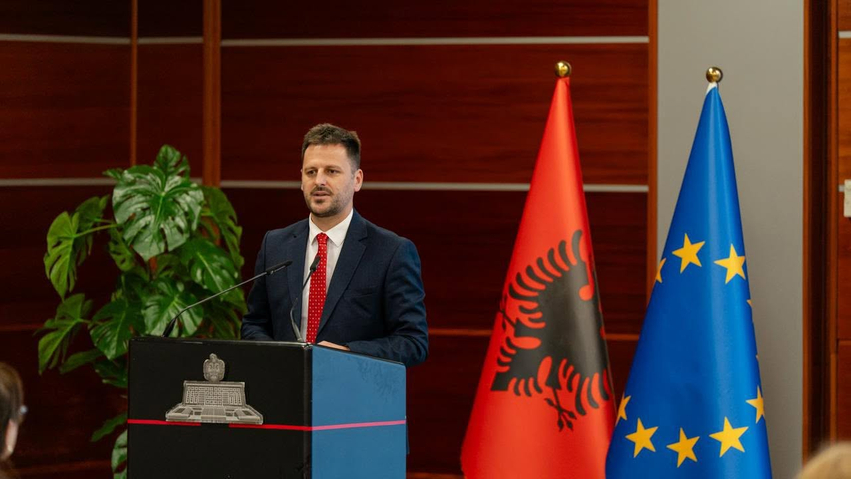 Zëvendësministri Nimoni: Ndërmjetësimi po lehtëson gjyqësorin dhe rrit qasjen në drejtësi 3 zevendesministri nimoni ndermjetesimi po lehteson gjyqesorin dhe rrit qasjen ne drejtesi 6a2c2a733d4c9