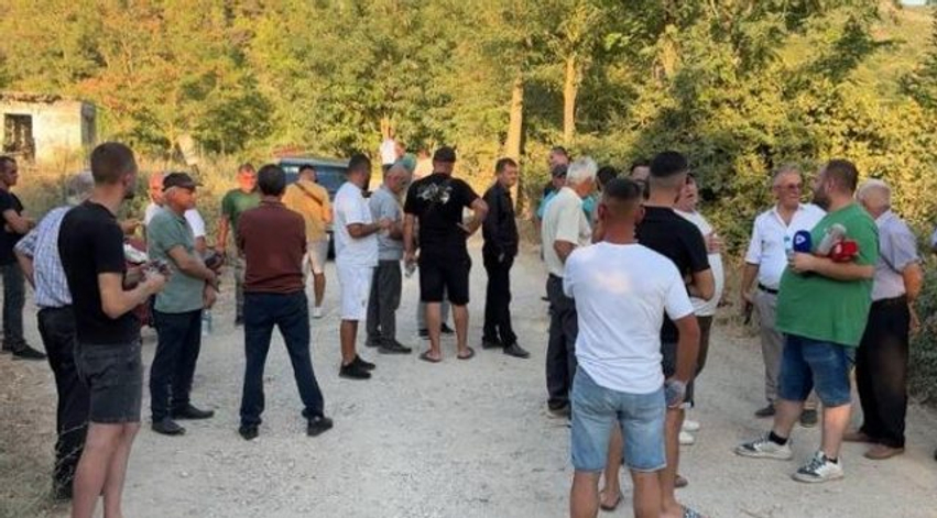 “36 vite pa investim”/ Banorët e Malbardhës dalin në protestë për rrugën e amortizuar: Në dimër bëhet e pakalueshme 3 36 vite pa investim banoret e malbardhes dalin ne proteste per rrugen e amortizuar ne dimer behet e pakalueshme 6a5dd36f82788