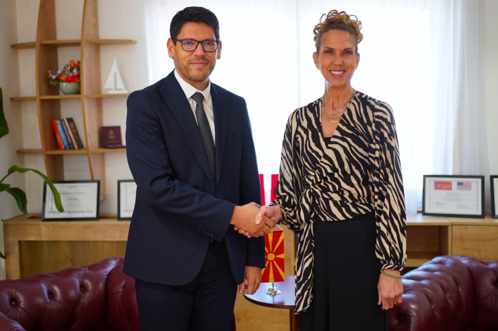 Agon Ferati takoi ambasadoren amerikane Nicole Varns, diskutuan për modernizimin e Ministrisë dhe bashkëpunimin me SHBA-në 3 Ferati Nicole Varns 4