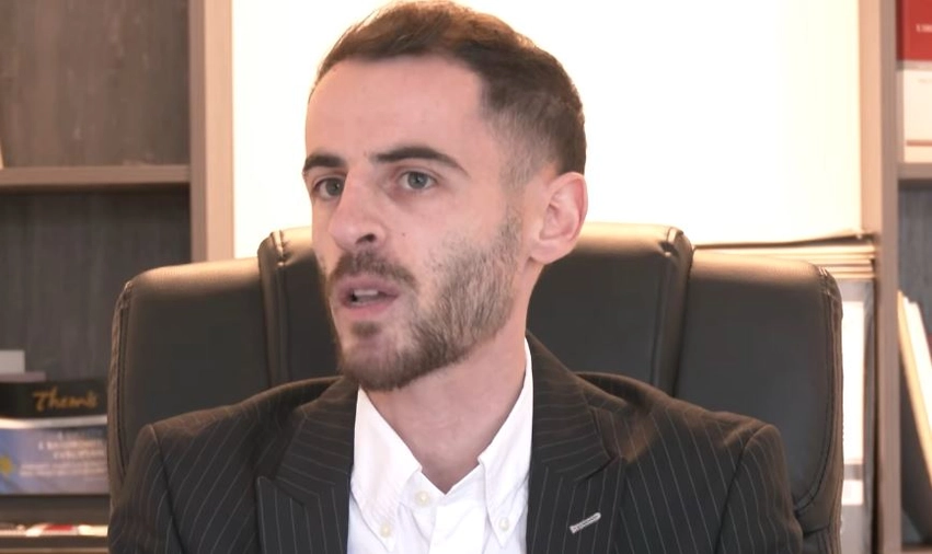 “Ai e shantazhonte tërë kohën” – Vrasja në Ferizaj, avokati i 24-vjeçares tregon detaje të reja 1 ai e shantazhonte tere kohen vrasja ne ferizaj avokati i 24 vjecares tregon detaje te reja 6a456f3616081