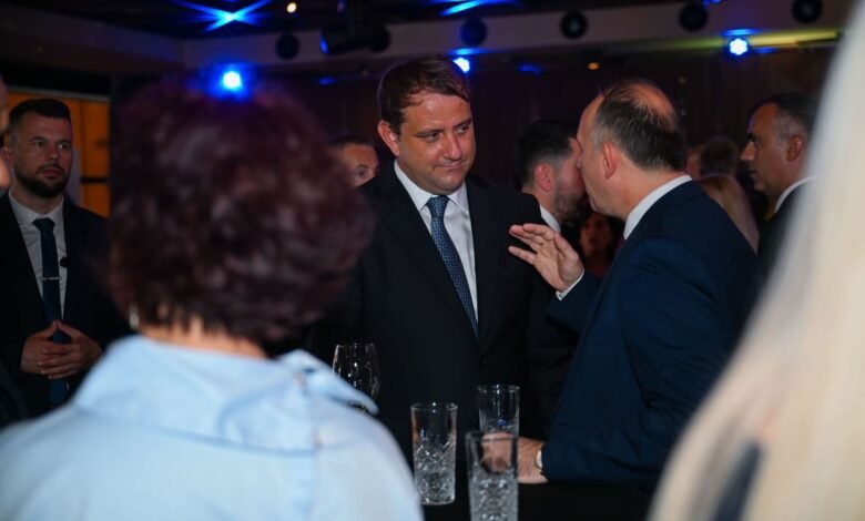 Ambasadori i Kosovës në Shkup takon kryeparlamentarin Gashin, vlerësohet avancimi i marrëdhënieve mes dy shteteve 5 ambasadori i kosoves ne shkup takon kryeparlamentarin gashin vleresohet avancimi i marredhenieve mes dy shteteve 6a56b328c7013