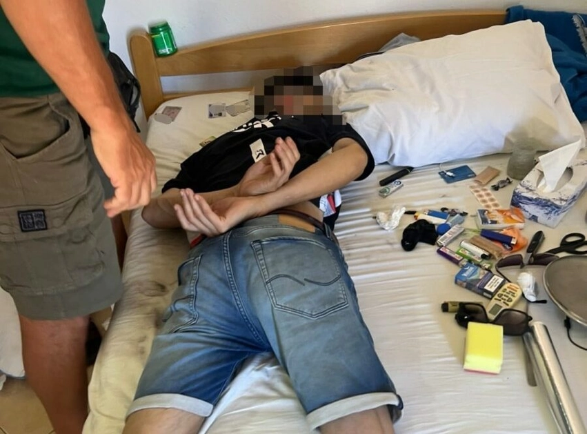Arrestohet shtetasi i Kosovës në Ulqin, dyshohet se vidhte nëpër plazhe 1 arrestohet shtetasi i kosoves ne ulqin dyshohet se vidhte neper plazhe 6a64a2b375d13