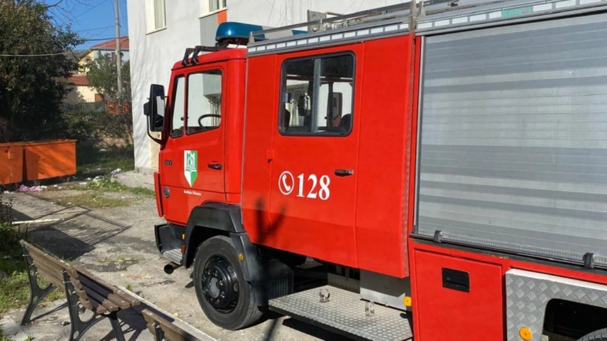 Banesa përfshihet nga flakët në Shkodër, dyshohet për viktima, nëna me dy fëmijët ndodheshin brenda në shtëpi 3 banesa perfshihet nga flaket ne shkoder dyshohet per viktima nena me dy femijet ndodheshin brenda ne shtepi 6a6a054eac87a
