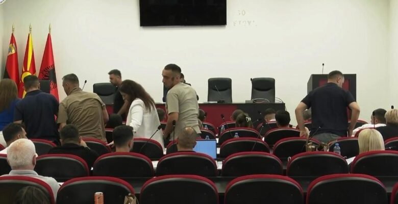 BDI lëshon seancën, nuk qëndron për të mbrojtur emrat e rrugëve në Tetovë 3 bdi leshon seancen nuk qendron per te mbrojtur emrat e rrugeve ne tetove 6a54f121efe93