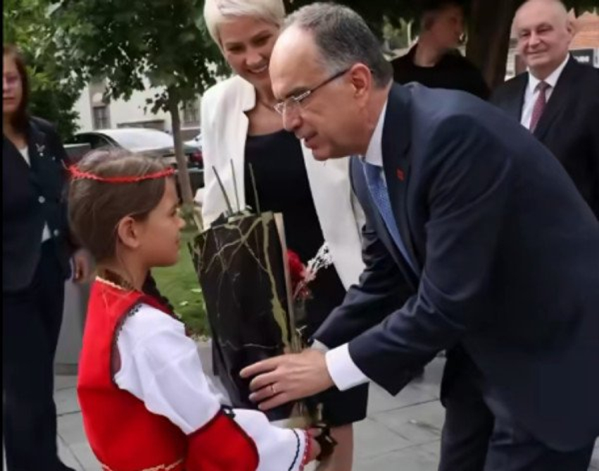 Begaj vizitoi Luginën e Preshevës: Diskutuam për shqetësimet e shqiptarëve, u garantova mbështetjen e Shqipërisë 3 begaj vizitoi luginen e presheves diskutuam per shqetesimet e shqiptareve u garantova mbeshtetjen e shqiperise 6a4eaa2f9adf1