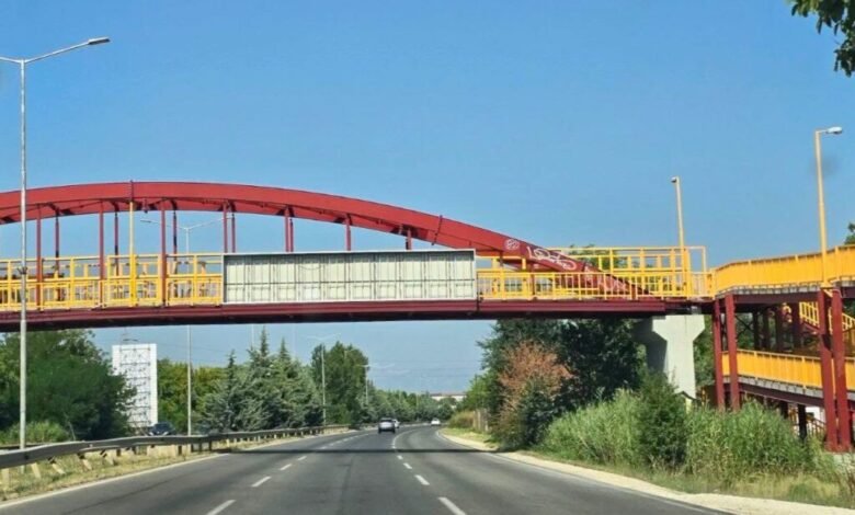 Billbordi “Mirë se vini në Shkup” u hoq nga hyrja e qytetit 1 billbordi mire se vini ne shkup u hoq nga hyrja e qytetit 6a5cda239446e