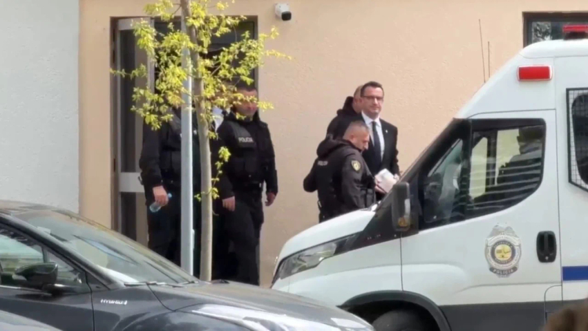 Çështja për paraburgimin e Veliajt/ Avokatët ndërkombëtarë të kryebashkiakut: Gjykata e Lartë duhet ta lirojë pas vendimit të Kushtetueses 2 ceshtja per paraburgimin e veliajt avokatet nderkombetare te kryebashkiakut gjykata e larte duhet ta liroje pas vendimit te kushtetueses 6a4beb0fbdcd9