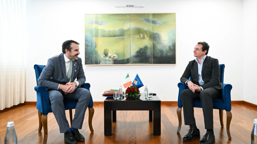 Dy javë pasi Irlanda mori Presidencën e Këshillit të BE-së, Kurti pret ambasadorin Almqvist dhe kërkon statusin e vendit kandidat 3 dy jave pasi irlanda mori presidencen e keshillit te be se kurti pret ambasadorin almqvist dhe kerkon statusin e vendit kandidat 6a58e1542d9c2