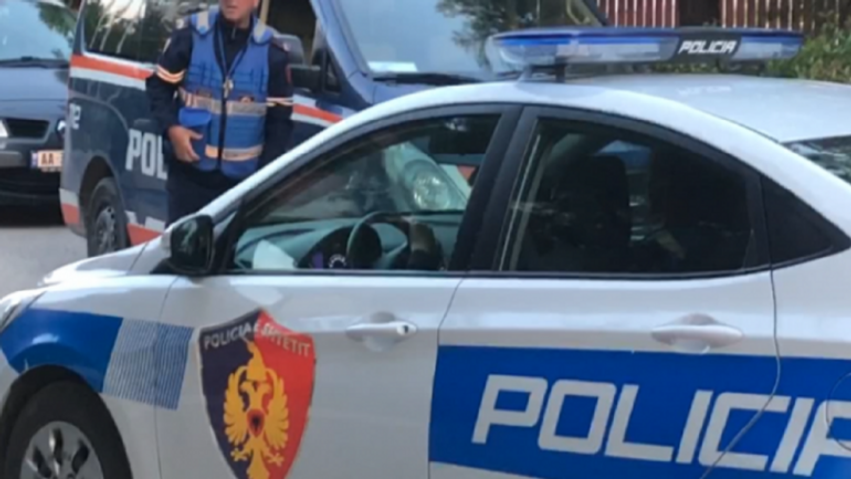 Dyshohet se abuzoi seksualisht me 27-vjeçaren me probleme të shëndetit mendor, shpallet në kërkim 42-vjeçari në Lushnjë 3 dyshohet se abuzoi seksualisht me 27 vjecaren me probleme te shendetit mendor shpallet ne kerkim 42 vjecari ne lushnje 6a61e4101d608