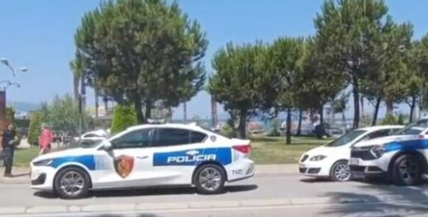 e moshuara bie nga autobusi transportohet ne spital ne gjendje te rende ambulanca mberrin me vonese 6a48f3afae523