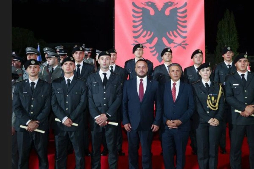 Edhe 67 oficerë diplomojnë në akademinë ushtarake të Shqipërisë, 10 nga ta nga Kosova 3 edhe 67 oficere diplomojne ne akademine ushtarake te shqiperise 10 nga ta nga kosova 6a61c77355b08
