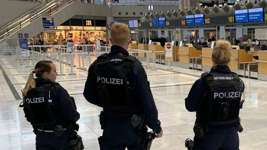 Ekstradohen nga Gjermania në Kosovë, dy të kërkuar me letër-rreshtim ndërkombëtar 2 ekstradohen nga gjermania ne kosove dy te kerkuar me leter rreshtim nderkombetar 6a482e53592aa