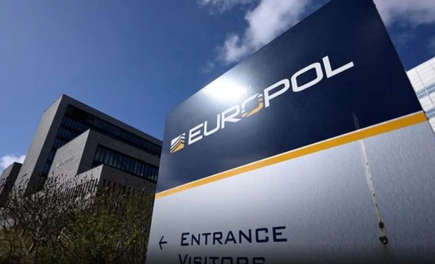 Europol godet rrjetin e trafikimit të emigrantëve në Ballkan, 7 të arrestuar në katër shtete 3 europol godet rrjetin e trafikimit te emigranteve ne ballkan 7 te arrestuar ne kater shtete 6a5fb1f0b0786