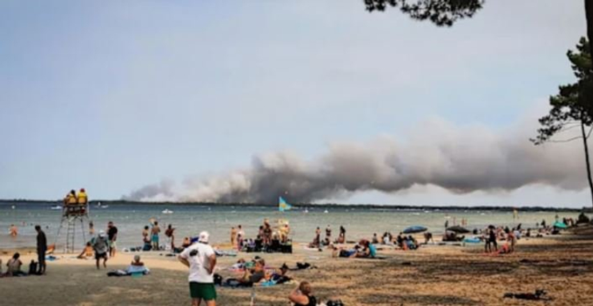 flaket detyrojne evakuimin e cap ferret mbi 400 persona shpetohen me varka ne france 6a6352106fe3f