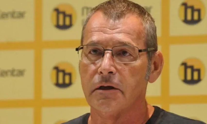 flet vladimir arsenijevic shkrimtari serb qe u sulmua nga disa te rinj ne beograd vetem pse perkujtoi gjenocidin ne srebrenice 6a5380112f4c6