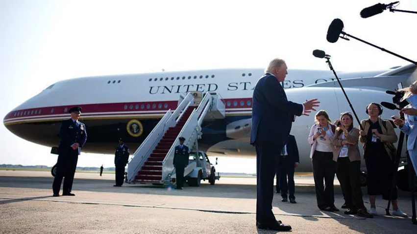 gazetaret e new york times thirren per te deshmuar per raportimin e tyre per air force one 6a5282f414d62