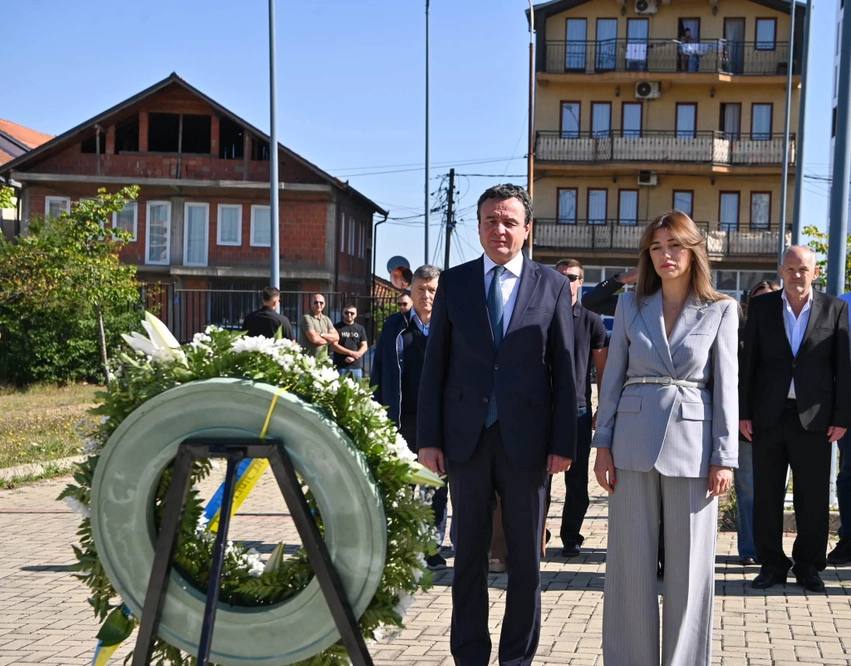 Haxhiu kujton Adem Demaçin: Kaloi 28 vjet në burg, por nuk hoqi dorë kurrë nga liria e Kosovës 6 haxhiu kujton adem demacin kaloi 28 vjet ne burg por nuk hoqi dore kurre nga liria e kosoves 6a65d812eaf7c