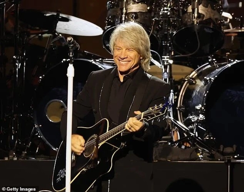 Jon Bon Jovi rikthehet në skenë katër vjet pasi operacioni në fyt i ndërpreu karrierën 3 jon bon jovi rikthehet ne skene kater vjet pasi operacioni ne fyt i nderpreu karrieren 6a50a59bd203f