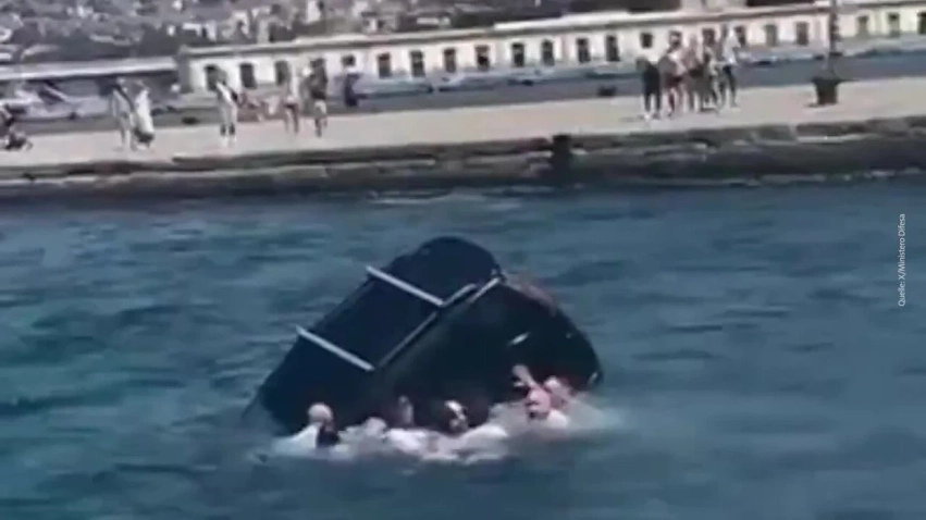 Kadetët e ushtrisë italiane shpëtojnë një shofer nga një makinë që po fundosej 2 kadetet e ushtrise italiane shpetojne nje shofer nga nje makine qe po fundosej 6a555e310dd2a
