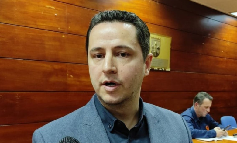 Limani: Ndalimi i përdorimit të ujit në Gostivar mbetet në fuqi deri në publikimin e rezultateve laboratorike 3 limani ndalimi i perdorimit te ujit ne gostivar mbetet ne fuqi deri ne publikimin e rezultateve laboratorike 6a5b5061b24c4