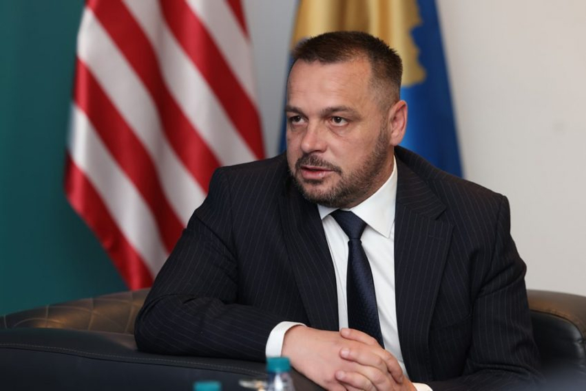Maqedonci uron SHBA-në për Ditën e Pavarësisë: Kosova krenare që qëndron pranë aleatit të saj më të ngushtë 3 maqedonci uron shba ne per diten e pavaresise kosova krenare qe qendron prane aleatit te saj me te ngushte 6a48bafaaa4c9