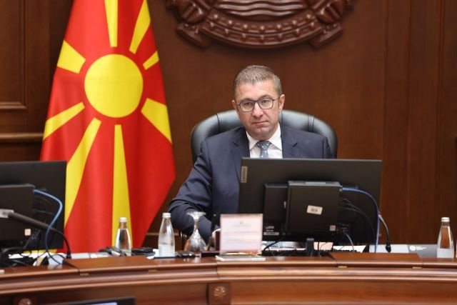 Mickoski: Kemi shlyer mbi 4,5 miliardë euro borxh në dy vjet 3 mickoski kemi shlyer mbi 45 miliarde euro borxh ne dy vjet 6a4ad5a66827c