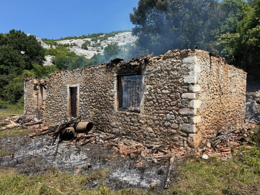 Nëna me dy fëmijët e mitur vdiqën nga flakët, reagon Berisha: Ortaku i zjarrit në këtë ngjarje të dhimbshme... 3 nena me dy femijet e mitur vdiqen nga flaket reagon berisha ortaku i zjarrit ne kete ngjarje te dhimbshme 6a6a3d8f914dc