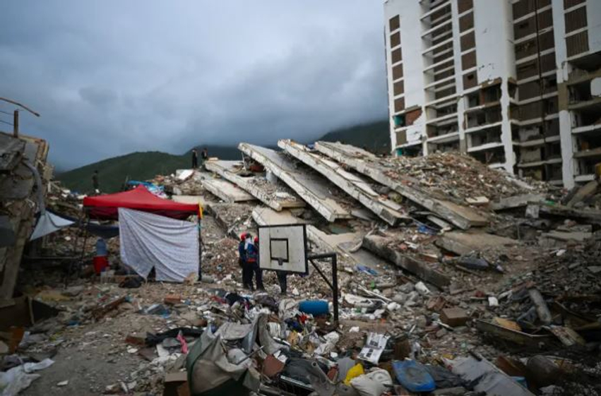 nje muaj pas termeteve vdekjeprurese venezuelianet ende kerkojne te dashurit e tyre nen rrenoja 6a636e30a4ad0