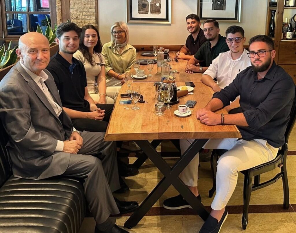 Organizata Shqiptaro-Amerikane për Maqedoninë takon përfaqësuesit e Lëvizjes Studentore në Tetovë 1 organizata shqiptaro amerikane per maqedonine takon perfaqesuesit e levizjes studentore ne tetove 6a4558ada2217