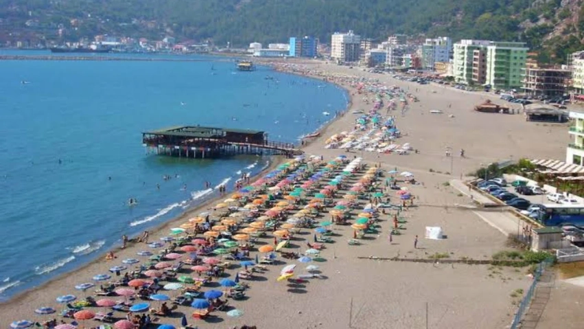 Parandalohet ngjarja e mundshme tragjike/ Rrezikuan të mbyteshin në plazhin e Shëngjinit, shpëtohen nënë e bir 2 parandalohet ngjarja e mundshme tragjike rrezikuan te mbyteshin ne plazhin e shengjinit shpetohen nene e bir 6a5e27cf429f4