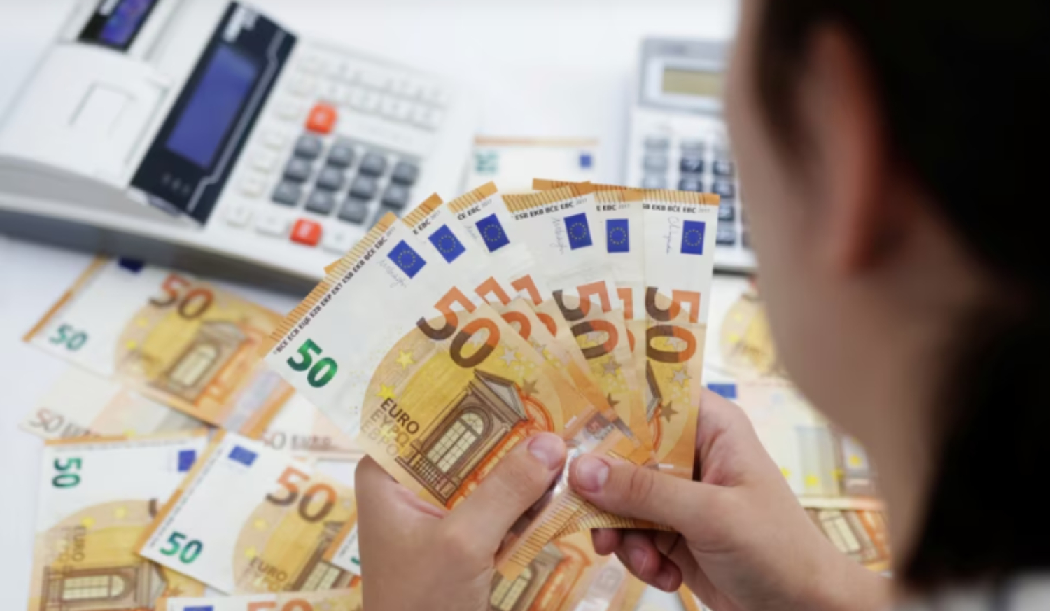 Prokuroria kërkoi ngrirjen e 27 milionë eurove te 39 persona në Maqedoninë e Veriut 1 prokuroria kerkoi ngrirjen e 27 milione eurove te 39 persona ne maqedonine e veriut 6a46aa2e6f121