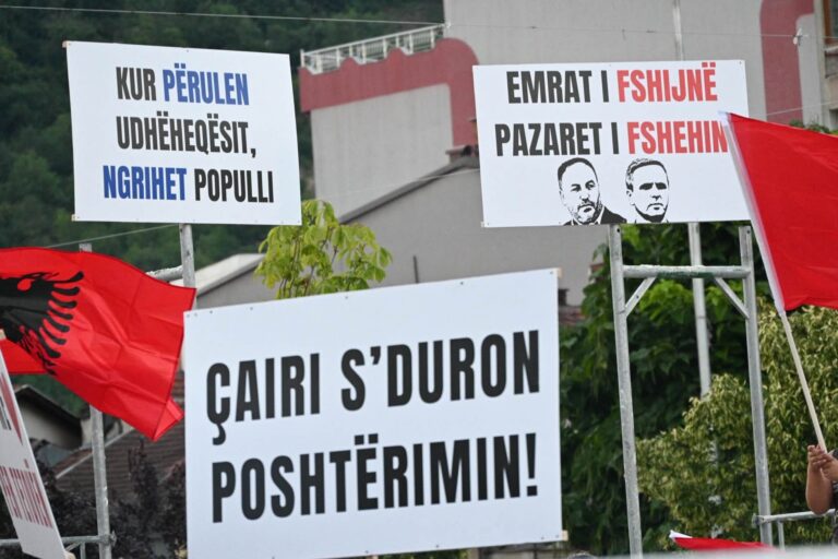 Protesta e dytë e BDI-së për emrat e rrugëve në Tetovë! Kërkohet dorëheqja e Kasamit, paralajmërohen hapa të tjerë 1 protesta e dyte e bdi se per emrat e rrugeve ne tetove kerkohet doreheqja e kasamit paralajmerohen hapa te tjere 6a53a0ee5e7a4