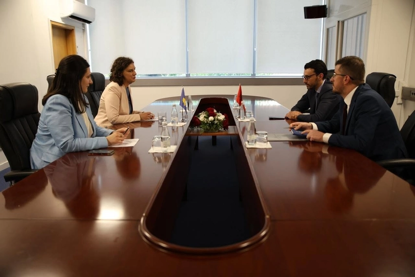Rizvanolli e Karakaç diskutojnë projektin e termocentralit të Vlorës me gaz të lëngëzuar nga ShBA 1 rizvanolli e karakac diskutojne projektin e termocentralit te vlores me gaz te lengezuar nga shba 6a4ea9cda57ba