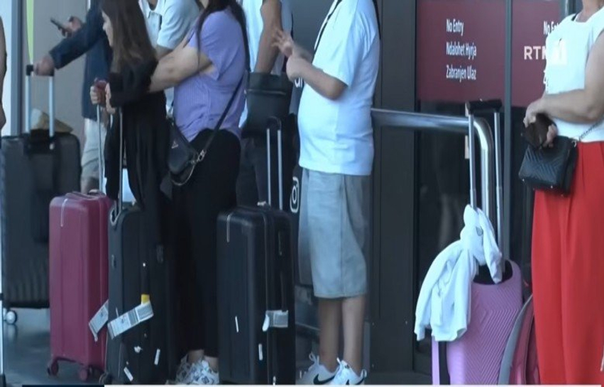 Rritet fluksi në Aeroport 1 rritet fluksi ne aeroport 6a628c53e8e3a
