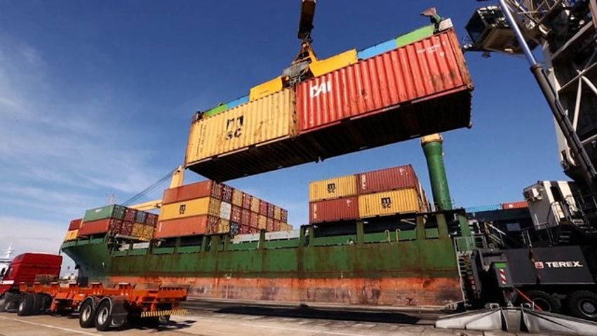 Shitjet jashtë u rritën me 13.6%, por importet mbetën mbi dyfishin e tyre 1 shitjet jashte u rriten me 13 6 por importet mbeten mbi dyfishin e tyre 6a5c81f4c04cd