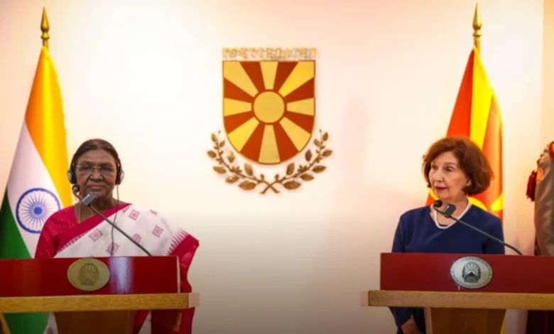 Siljanovska pret presidenten e Indisë: Ka ardhur koha që partneriteti ekonomik të arrijë cilësinë e marrëdhënieve politike 3 siljanovska pret presidenten e indise ka ardhur koha qe partneriteti ekonomik te arrije cilesine e marredhenieve politike 6a5f7d217413a