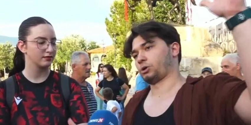 “Stikerat në makinat e deputetëve si simbol për gjobat ndaj emigrantëve”/ Studentët: Nuk ka dialog me Ramën, zgjidhja është largimi i tij 3 stikerat ne makinat e deputeteve si simbol per gjobat ndaj emigranteve studentet nuk ka dialog me ramen zgjidhja eshte largimi i tij 6a4553c6e5e28