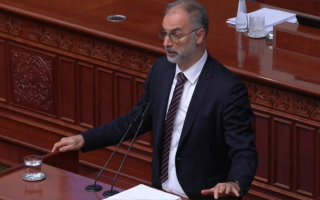 Sulme verbale dhe fyerje të rënda në Kuvend – Stoilkoviç sulmon edhe deputeten shqiptare 5 sulme verbale dhe fyerje te renda ne kuvend stoilkovic sulmon edhe deputeten shqiptare 6a5546cf2f788